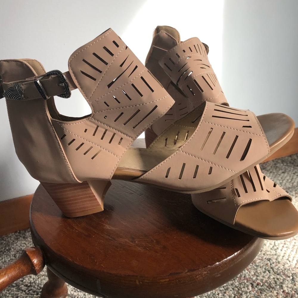 Women’s Tan Peekaboo Wedge